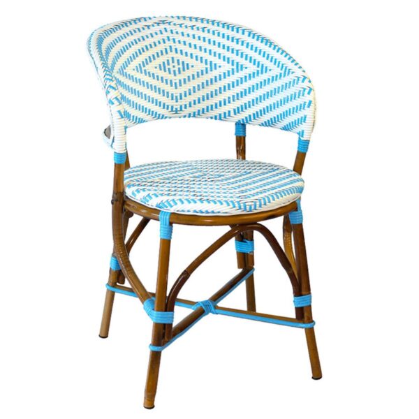 Chaise bistrot carla en rotin naturel – idéale pour cafés, hôtels et restaurants.