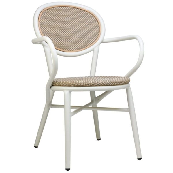 fauteuil de terrasse sable en aluminium léger, accoudoirs, tressage polyrotin résistant, empilable. Idéal pour terrasse CHR.