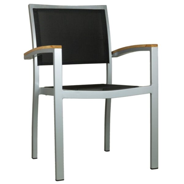 Fauteuil de terrasse Ceran argent/noir empilable en aluminium et textilène, avec accoudoirs en teck, mobilier CHR design pour terrasses de restaurants.