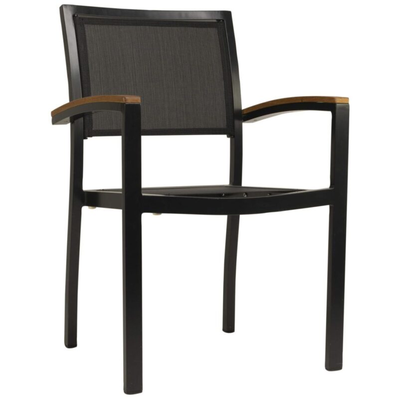 Fauteuil Ceran noir empilable en aluminium et textilène, avec accoudoirs en teck, mobilier CHR extérieur pour terrasses professionnelles.