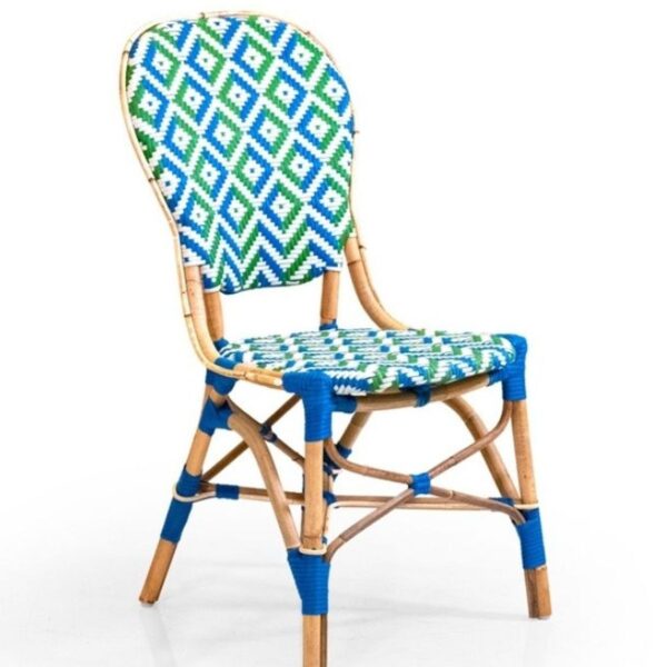 Chaise bistrot Capri en rotin naturel avec tressage bleu et vert, modèle professionnel pour restaurant ou café