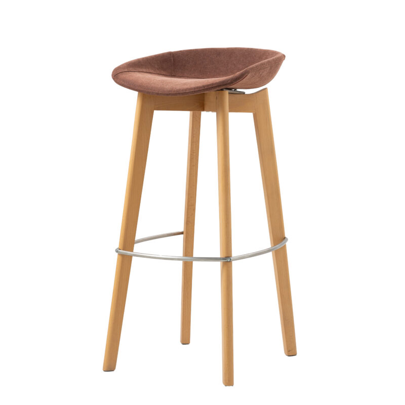 Keeve - piètement en bois de bouleau et son assise marron en tissu